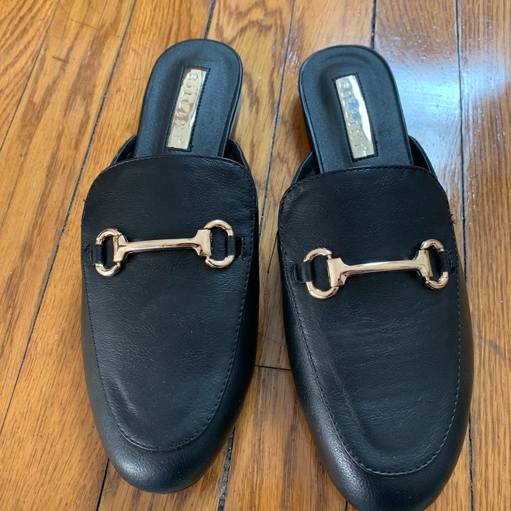 NWT Black leather Buckle mules